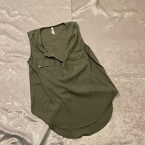 Green sleeveless top size L